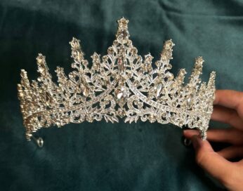 Диадема: Диадема с белыми камнями