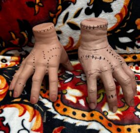 "Вещь" из Семейки Адамс