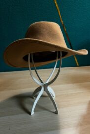 Шляпа коричневая