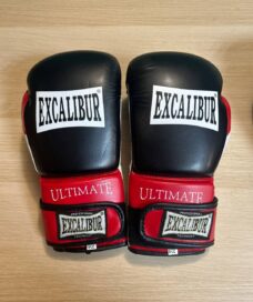 Боксерские перчатки: Боксерские перчатки красные