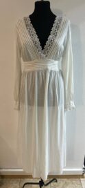 Платье белое с вырезом (44)