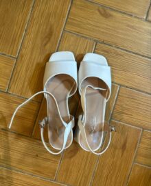 Босоножки белые (38)