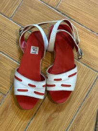 Босоножки белые (33)