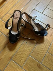 Босоножки черные на высокой платформе кор (37)