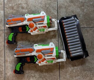 Бластер с пульками