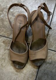 Босоножки на каблуке беж (35)