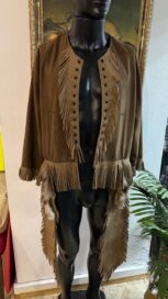 Куртка коричневая с бахрамой
