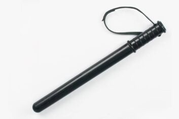 Дубинка ОМОН