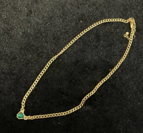 Цепочка с зеленым камнем сердце