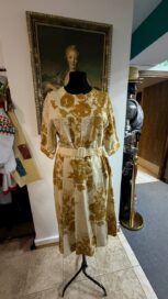 Советское платье в цветочек: бежевое с кор цветами (46)