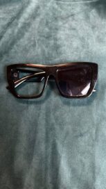 Очки черная оправа (без одного стекла)