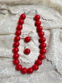 Набор крупные бусы+сережки красный