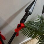 Копье с красной лентой 2