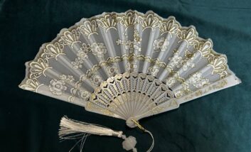 Веер: Веер белый с рисунком