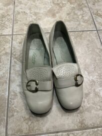 Лоферы беж с пряжкой (38)