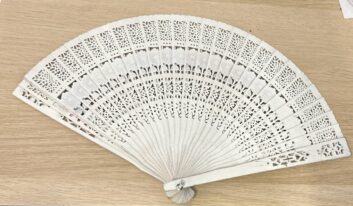 Веер: Веер деревянный белый