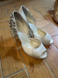 Туфли белые с камнями (37)