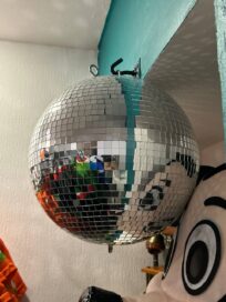 Реквизит в стиле диско: Диско-шар