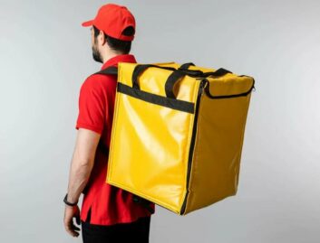 Сумка доставщика желтая