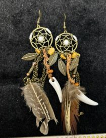 Сережки с перьями и листьями