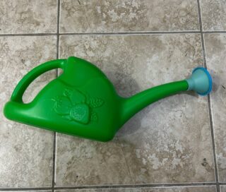 Лейка зеленая