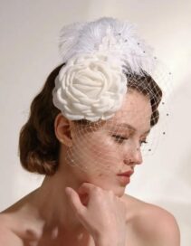 Шляпка белая с цветком