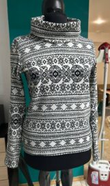 Водолазка белая с черным узором (42)