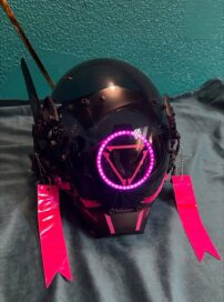 Шлем киберпанк со светодиодной подстветкой: Шлем киберпанк розовый