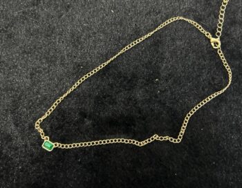 Цепочка с зеленым камнем квадрат