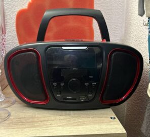 Магнитофон красный