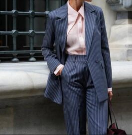 Костюм брючный темно-серый женский: Костюм брючный (42)