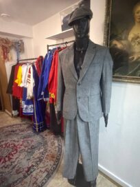 Костюм мужской серый: Костюм мужской серый (48)