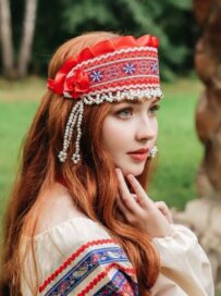 Кокошник красный