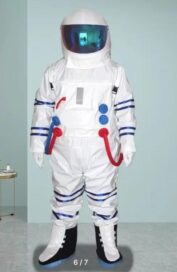 Космонавт